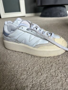 New Balance CT302 White and Cream Retro Low-Top Sneakers Y2K size 7